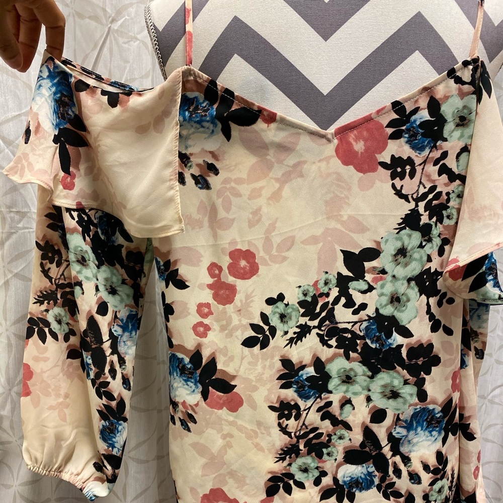 BOLD elements Pink Floral ColdShoulderTop Ruffle